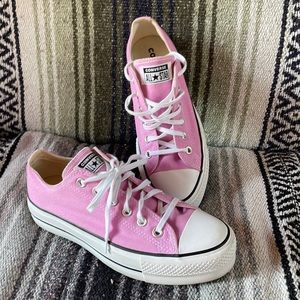 Converse platform low top shoes. Woman 8.5. Pink